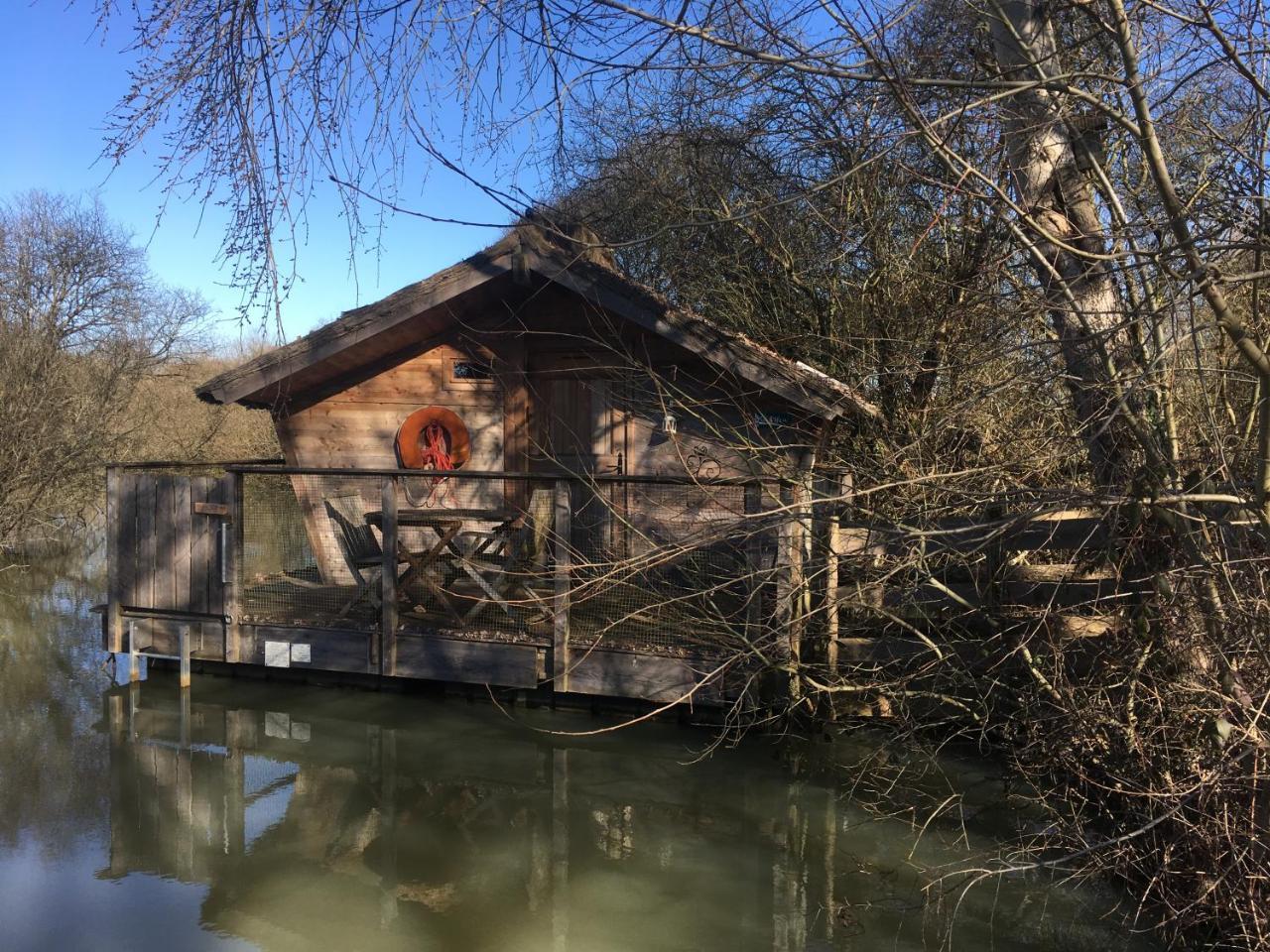 Village Flottant De Pressac Bagian luar foto